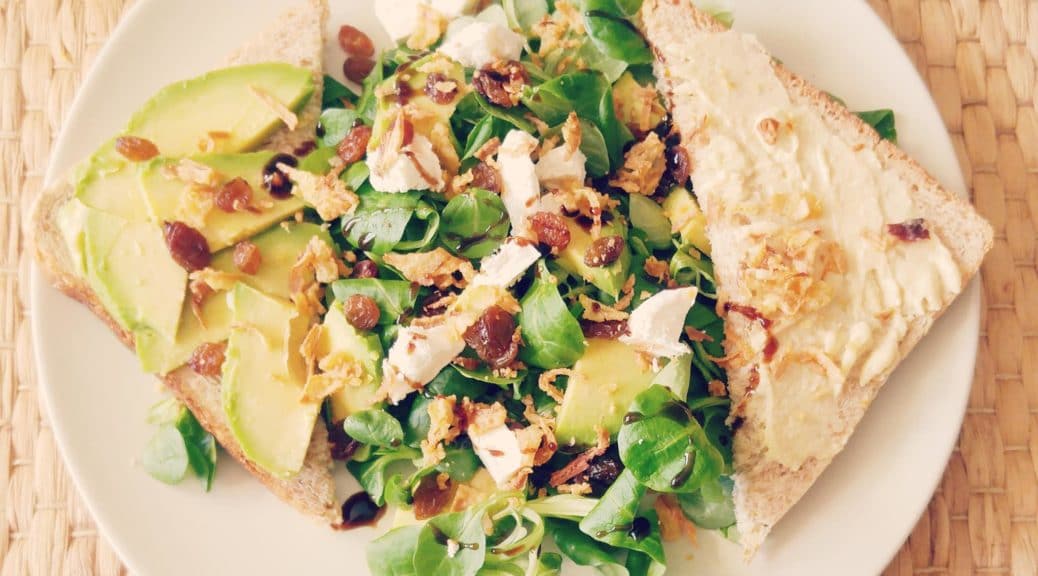 recette salade bowl complète raisins avocat chèvre oignon