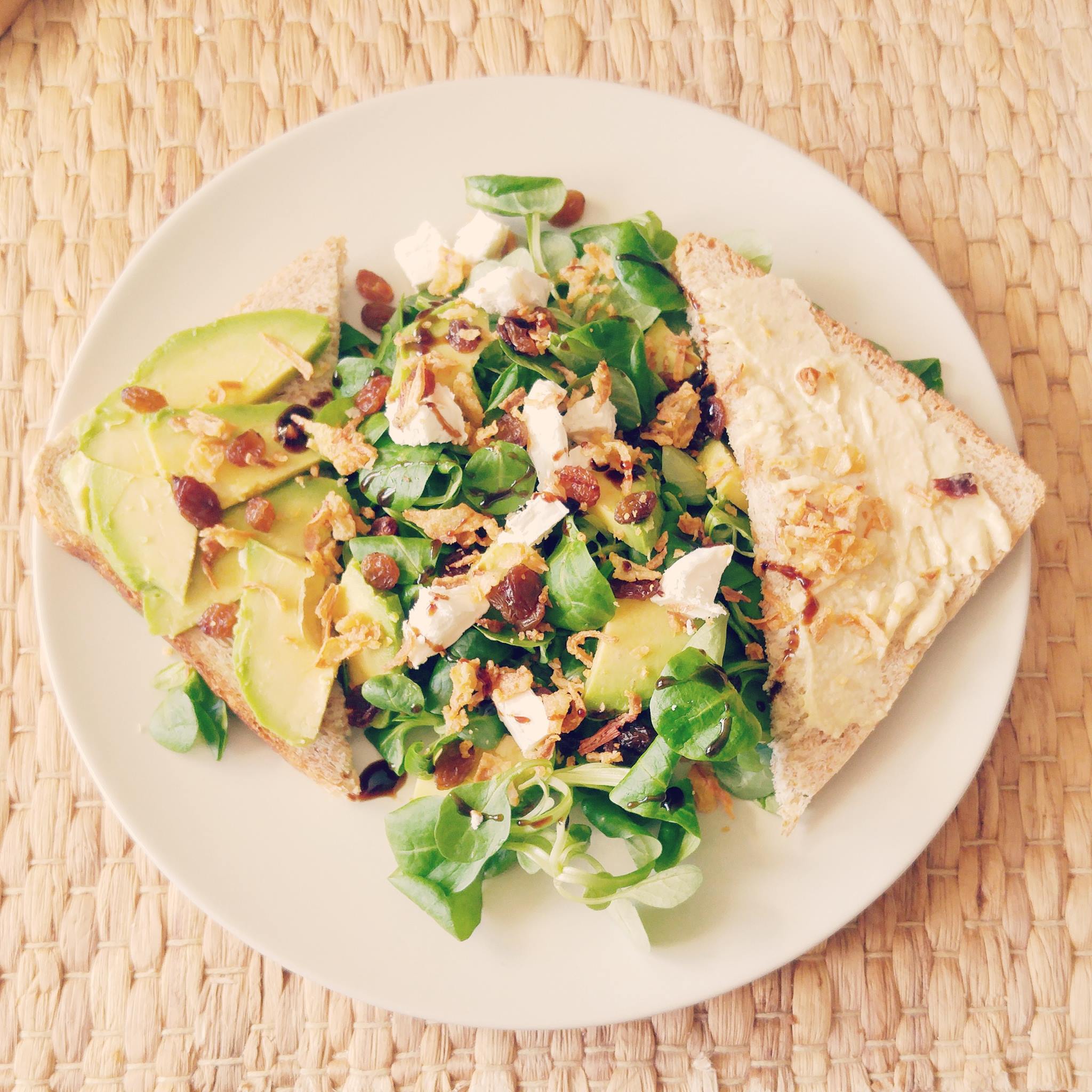 recette salade bowl complète raisins avocat chèvre oignon